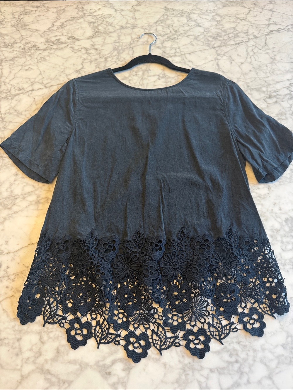 Equipment Femme Black Silk Floral Crochet-Hem Blouse